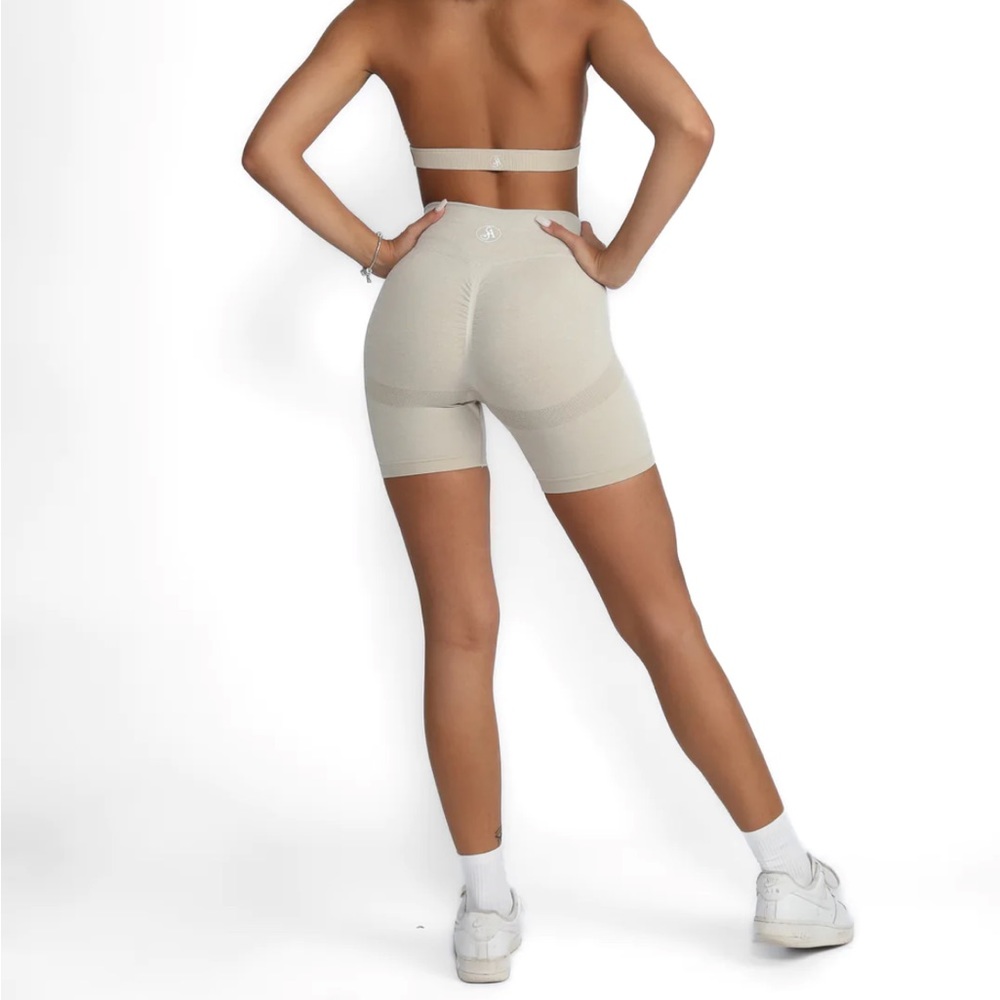 Cream V-cut  contour, scrunch butt shorts Size M